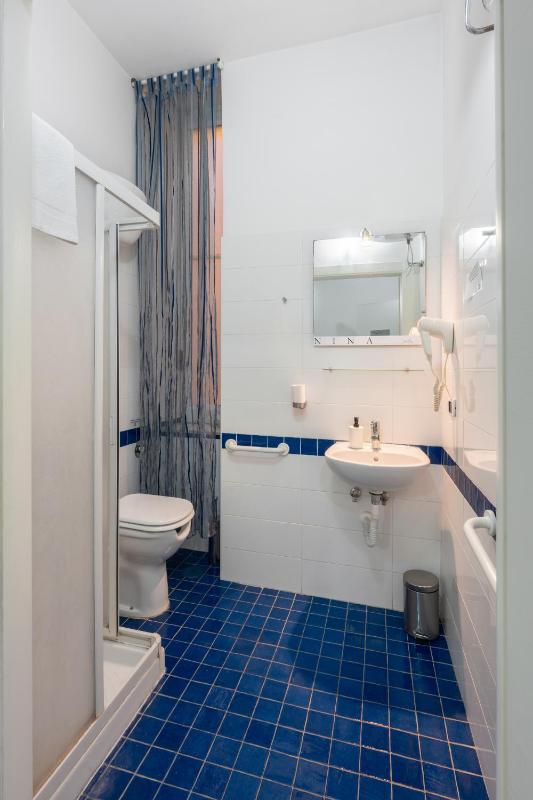 Double Room image 3