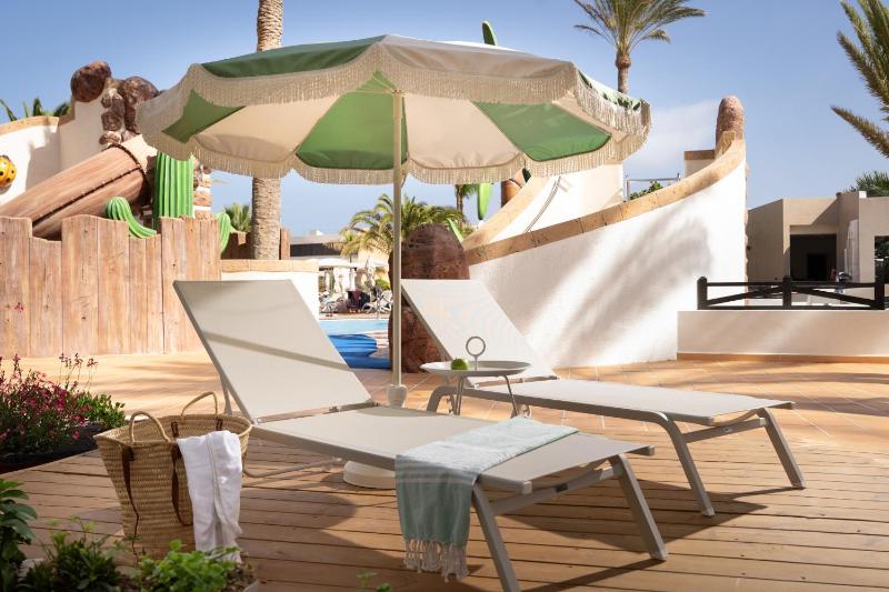 Double Pool Access image 3