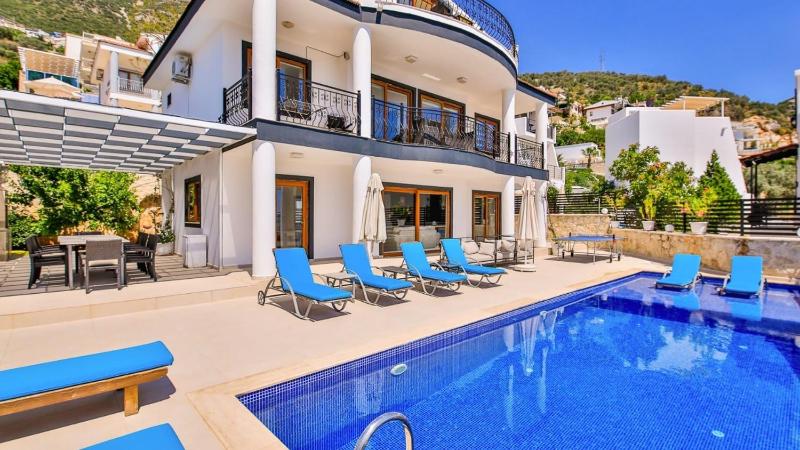 Kalkan 4 Bedroom Villa - image 1