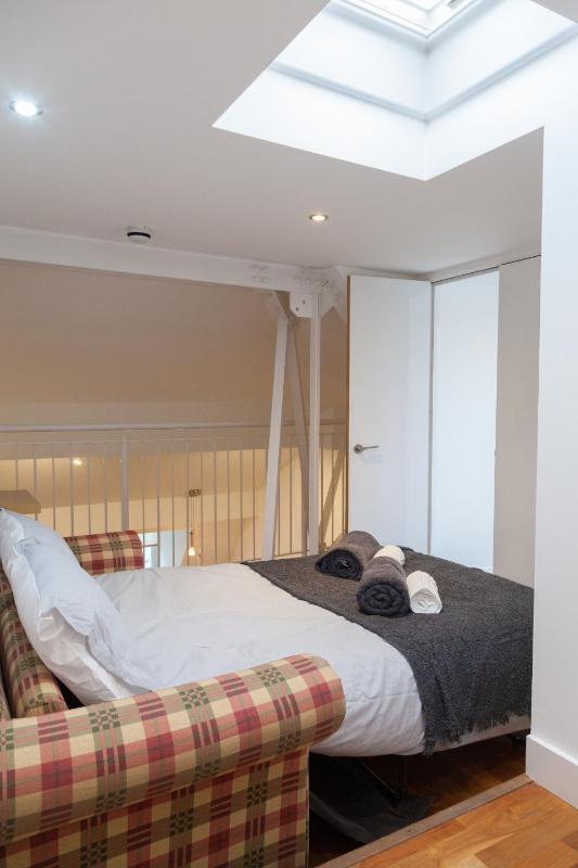 City Centre Penthouse Apartment - image 34