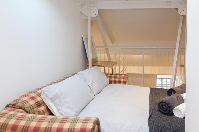 City Centre Penthouse Apartment - image 43