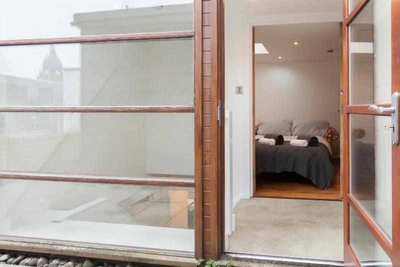 City Centre Penthouse Apartment - image 10