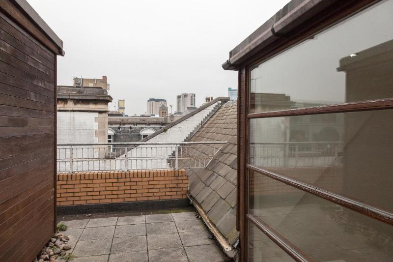 City Centre Penthouse Apartment - image 17