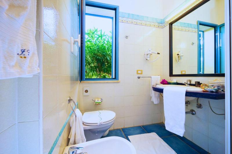Triple Room image 2