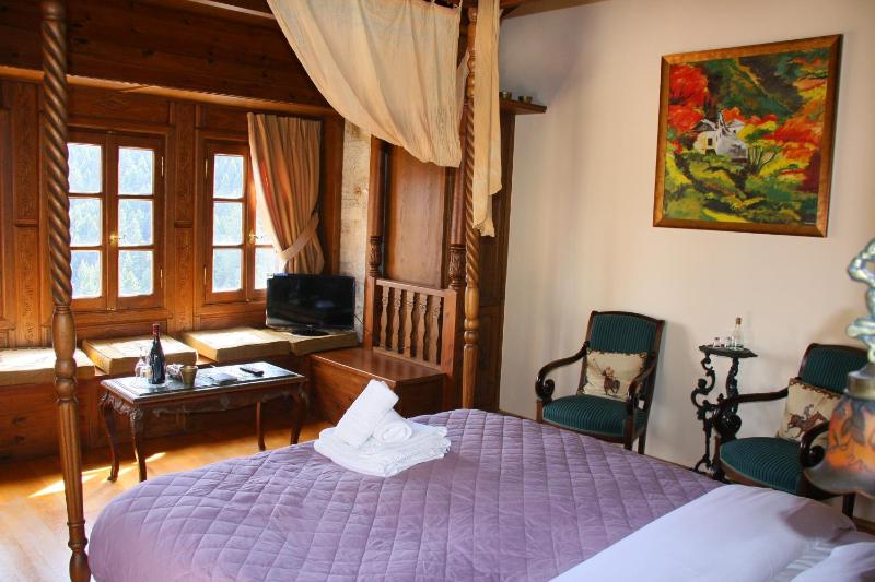 Deluxe Double Room 1 image 4