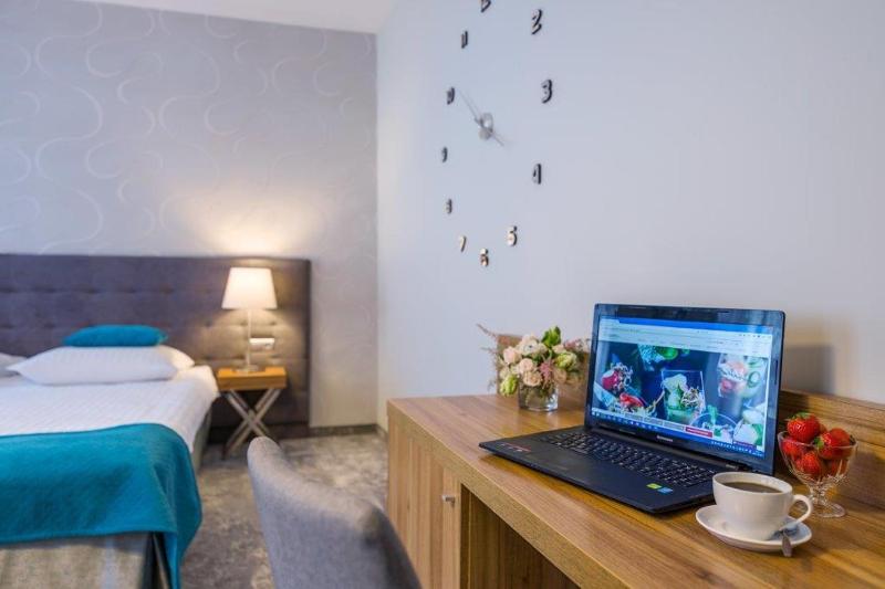 Deluxe Suite 1 King Bed 1 Sofa Bed image 3