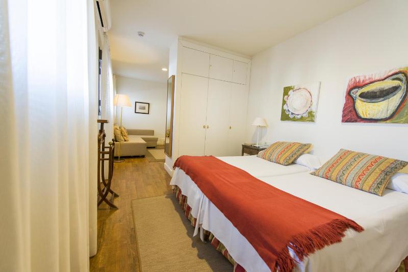 Family Room image 2