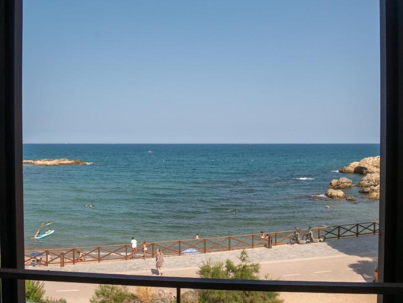 Double Room with Sea View and Balcony image 2