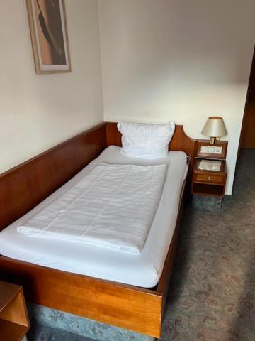 Small Single Room image 2