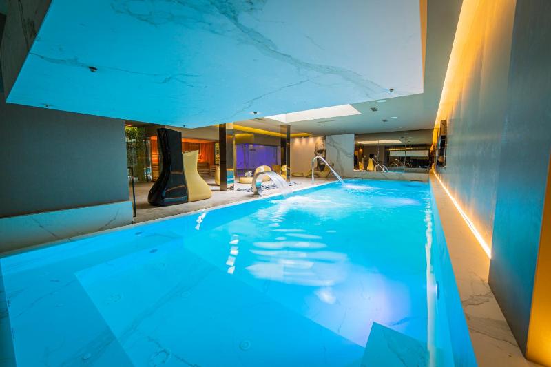 Suite with Spa Bath image 3