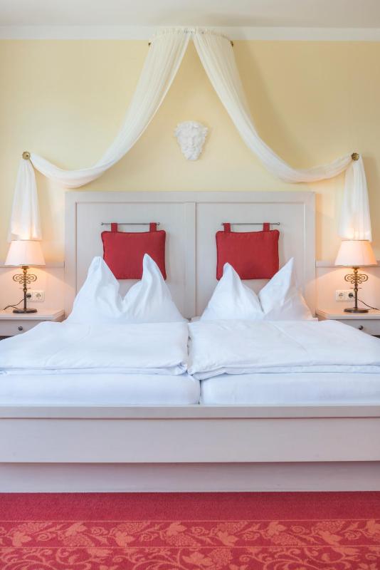 Double Room with Shared Terrace image 1