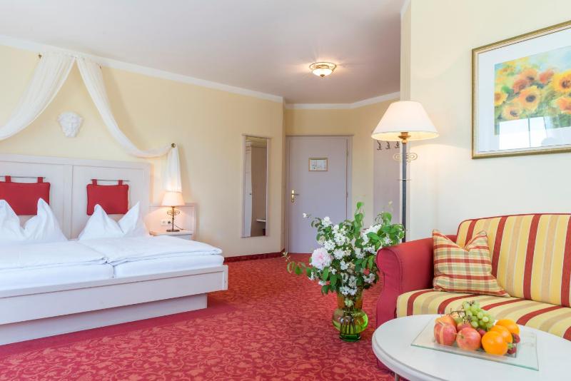 Double Room with Shared Terrace image 4