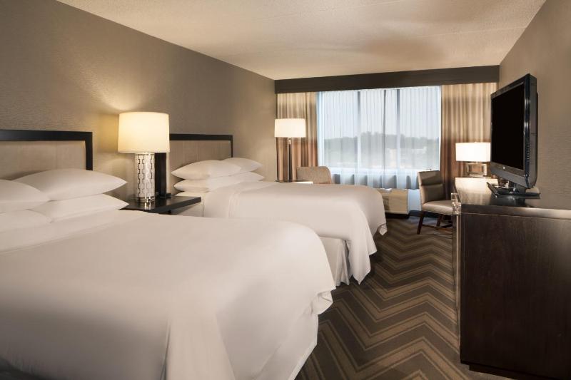 Guest Room, 2 Doubles image 1