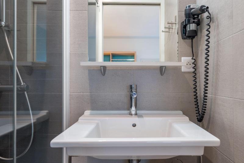 Superior Twin Room image 3