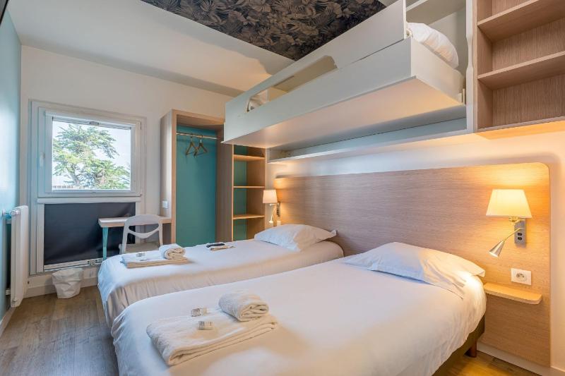 Superior Triple Room image 1