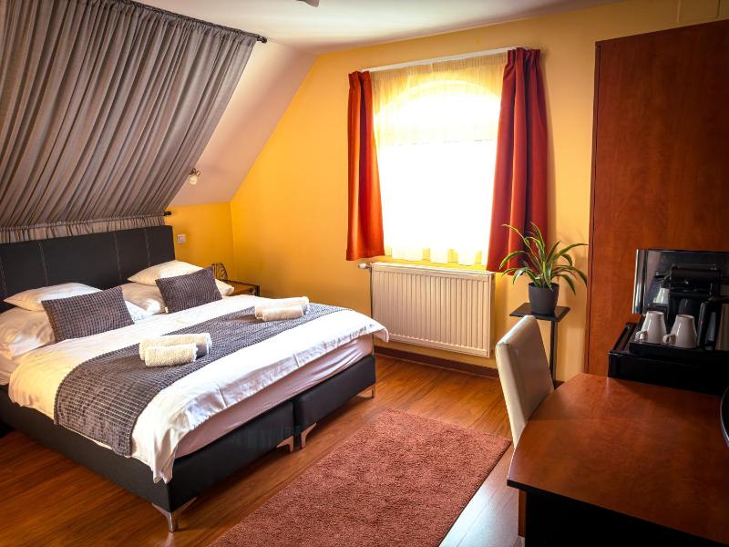 Standard Double Room image 4