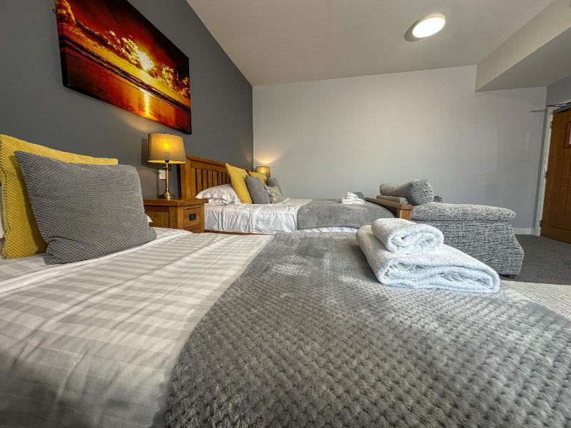 Superior Triple Room image 1
