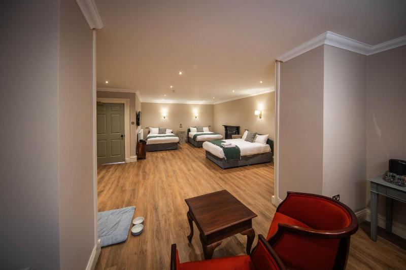Family Room image 3