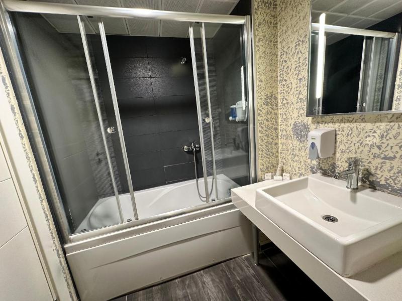 Standard Double Room with Extra Bed image 2