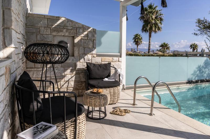 Double Suite Side Sea View with Private Pool image 3