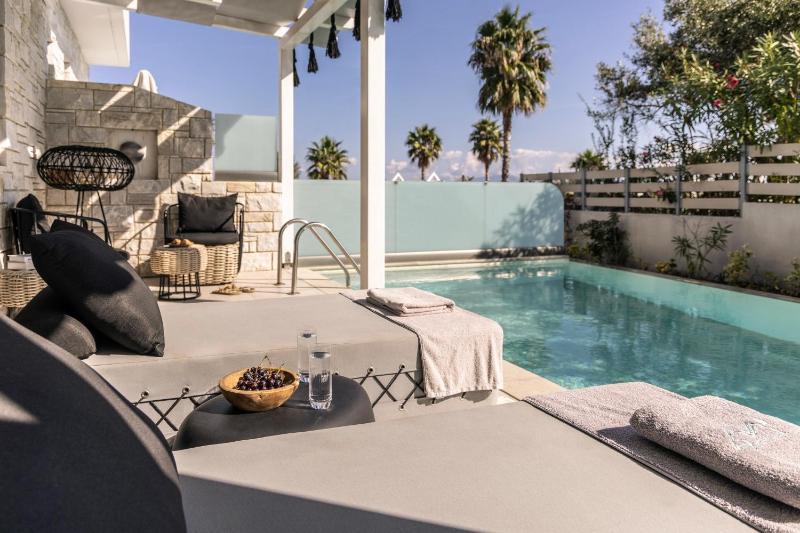 Double Suite Side Sea View with Private Pool image 4