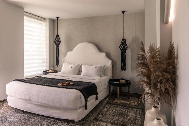 Double Suite Side Sea View with Private Pool image 1