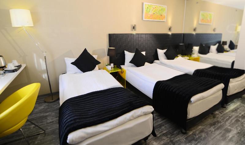 Standard Double Room with Extra Bed image 4