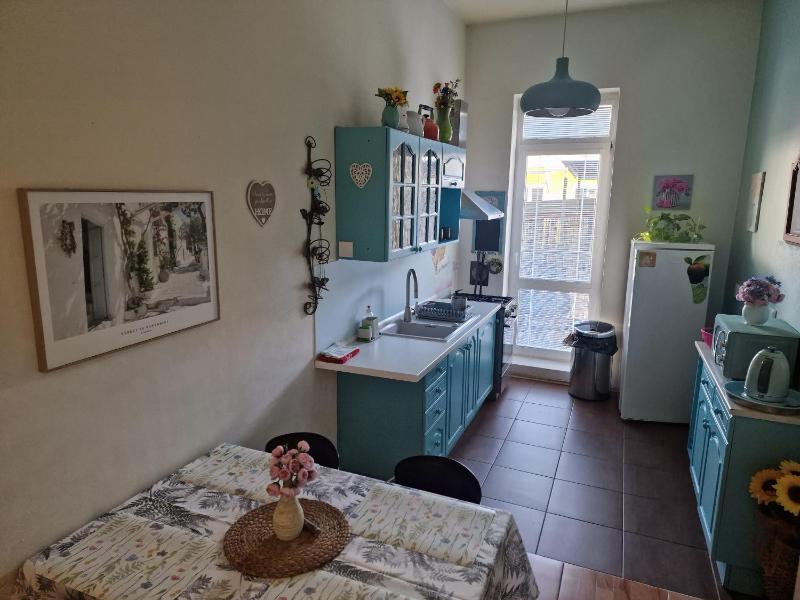 Standard Twin Room with Shared Bathroom image 1