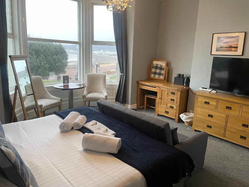 Superior Double or Twin Room with Sea View (Not Pet Friendly) image 3