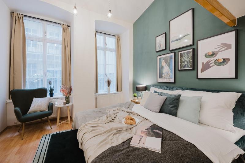 Elegant Loft Apartment in Lesser Town near National Theatre by EasyBNB Premium - image 10