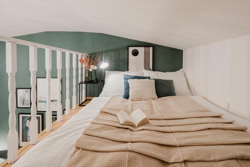 Elegant Loft Apartment in Lesser Town near National Theatre by EasyBNB Premium - image 8