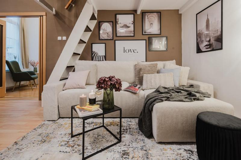 Elegant Loft Apartment in Lesser Town near National Theatre by EasyBNB Premium - image 9