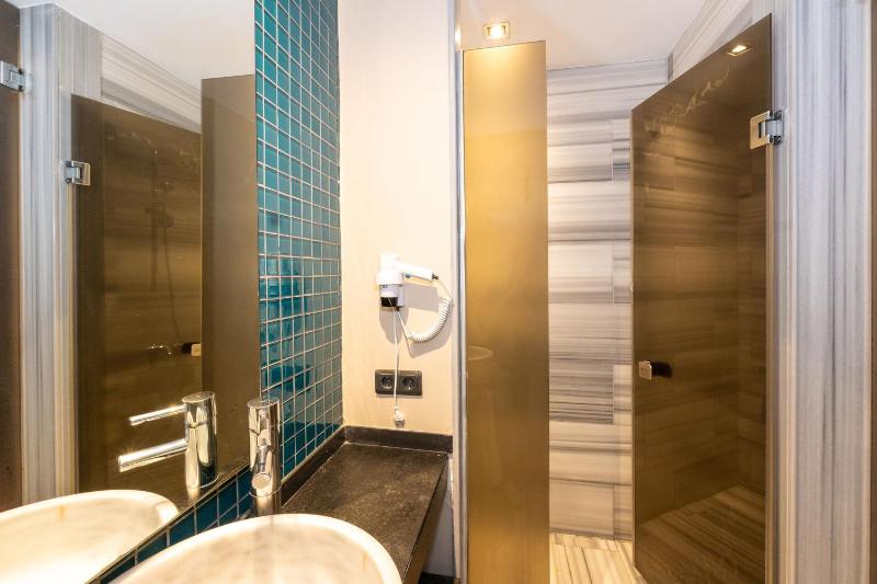 Standard Single Room image 2