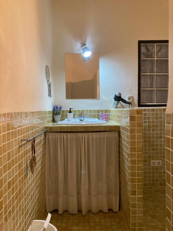 Six-Bedroom House image 2