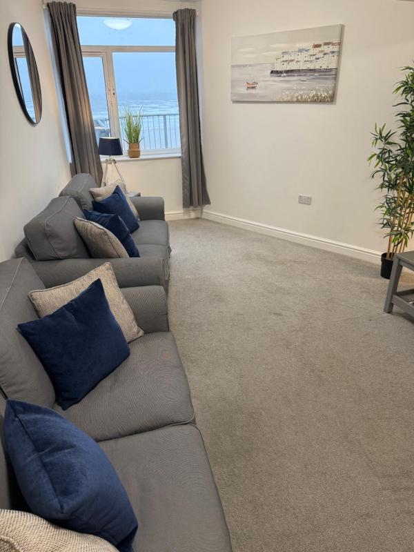 Luxurious Two-Bedroom Apartment with Sea View image 2