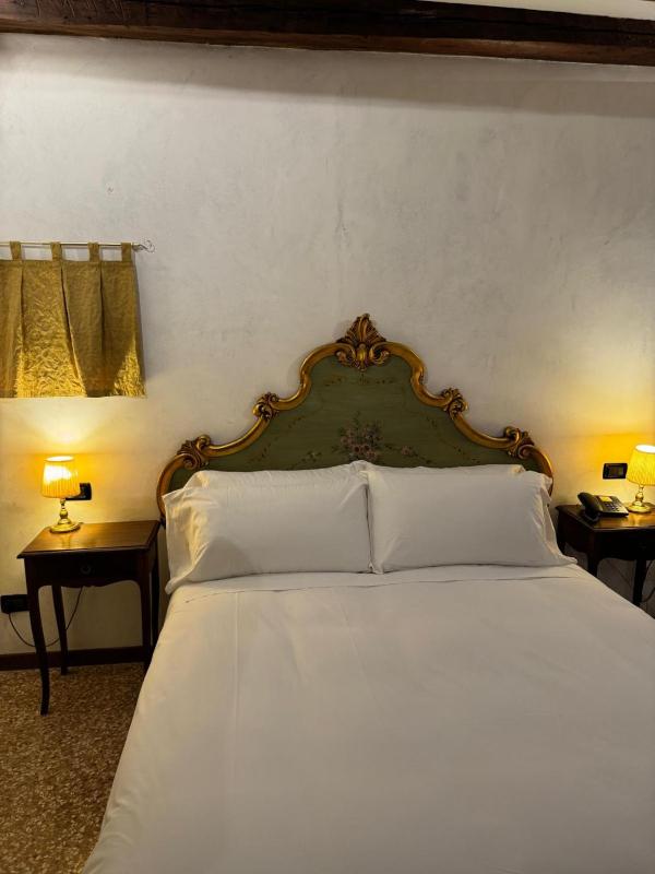 Double Room with Private External Bathroom image 1