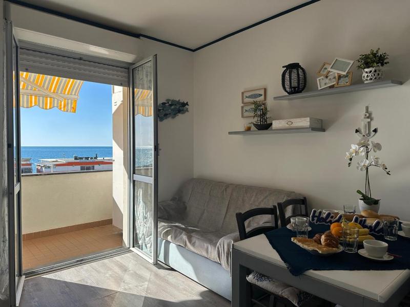 One-Bedroom Apartment image 4