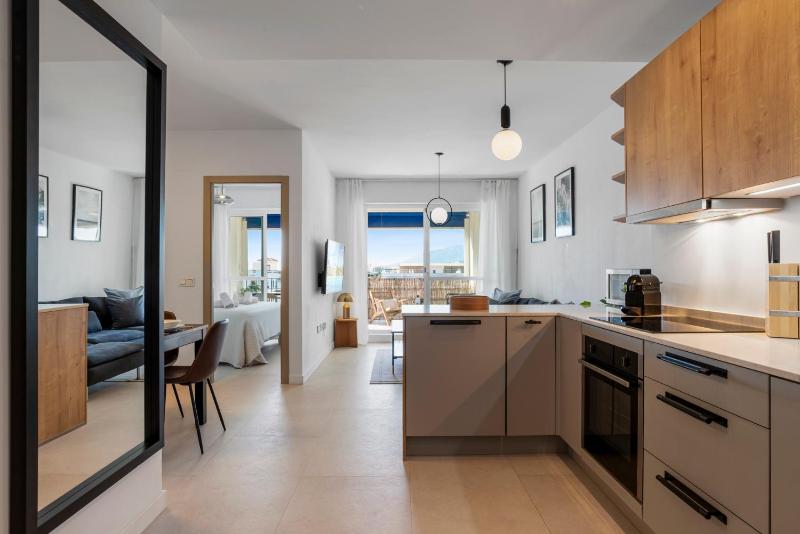 Sunny getaway with pool in Marbella - Ref M54 - image 3