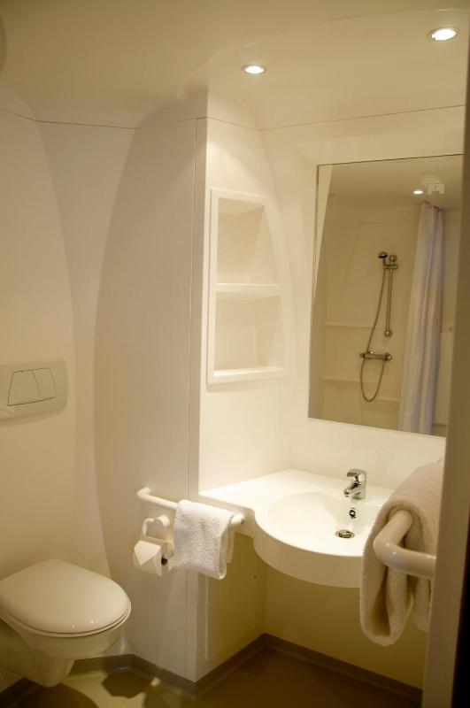 Twin Room - Disability Access image 2