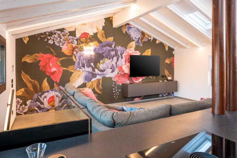 Blumen Apartment - image 16