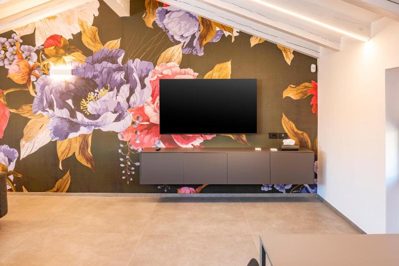 Blumen Apartment - image 14