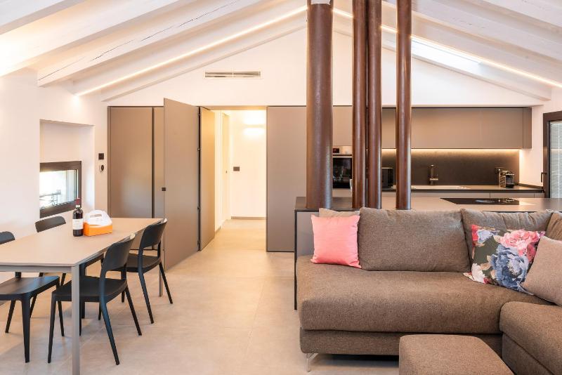 Blumen Apartment - image 15
