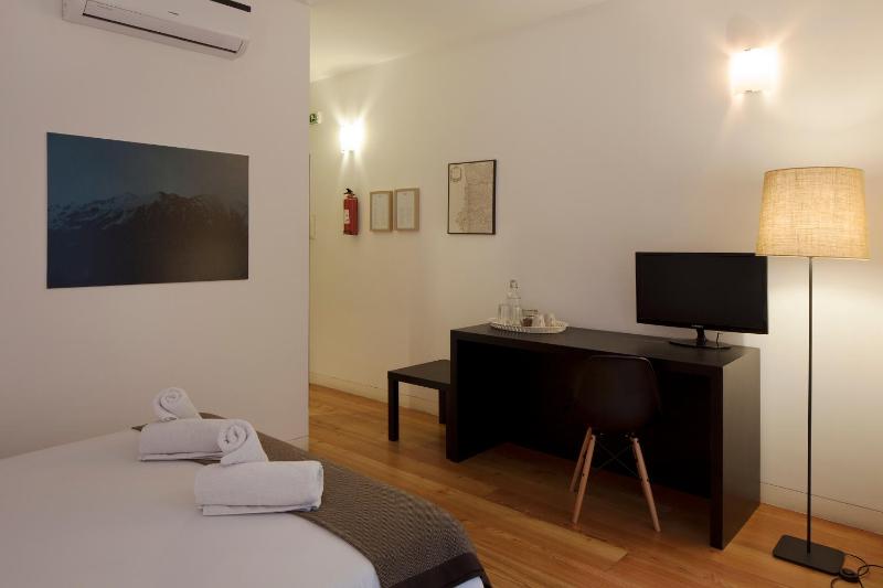 Double Room image 3