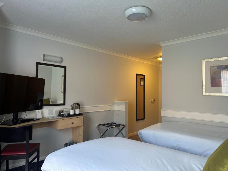 Twin Room - Disability Access/Non-Smoking image 1