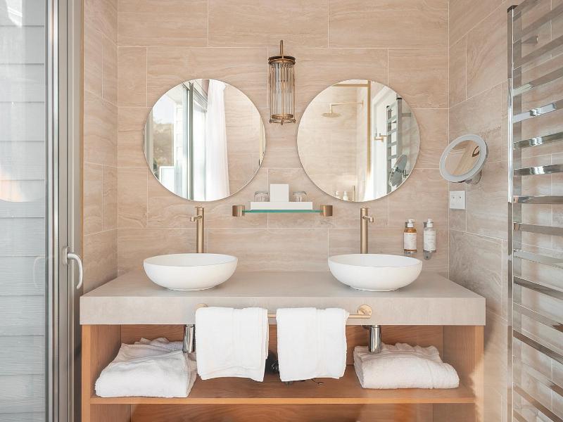 Suite with Sea View image 3