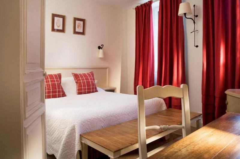 Standard Double or Twin Room with Street View image 4