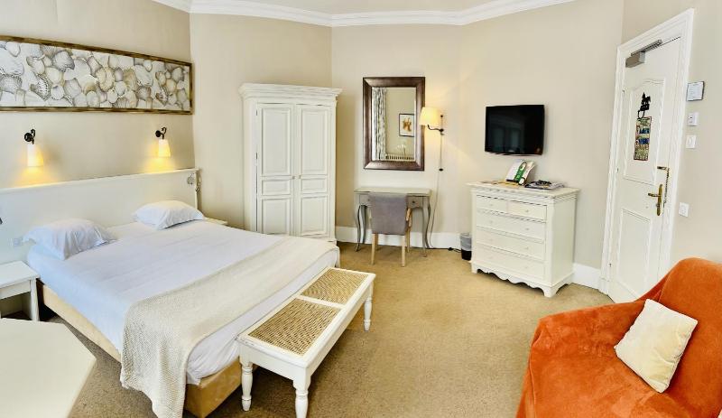 Superior Double Room with Harbour View image 4
