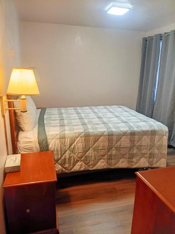 Family Room image 3