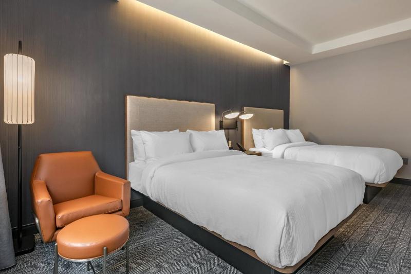 Guest Room with Two Queen Beds and City View image 4
