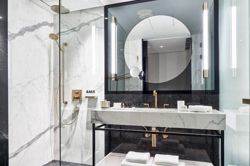 Limited View, Standard Guestroom, 2 Single Beds image 2